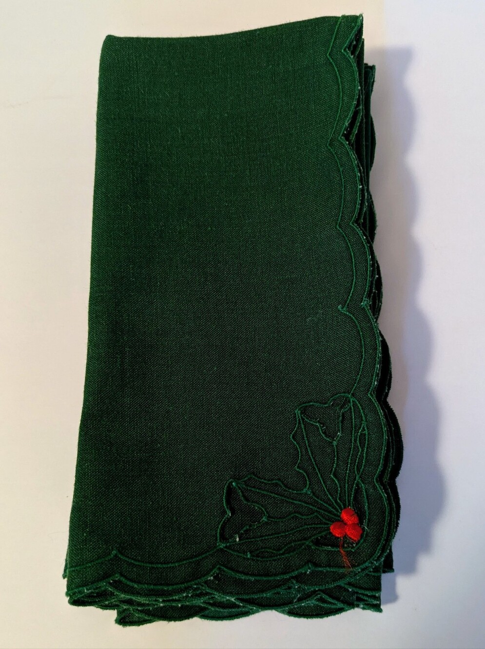 Napkins Green Scalloped Hem Red Berry Holly on Corner 16 x 16 Holiday Theme